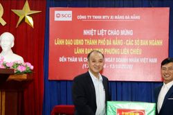 Phó Chủ tịch UBND thành phố Lê Quang Nam thăm, chúc mừng doanh nghiệp nhân ngày Doanh nhân Việt Nam