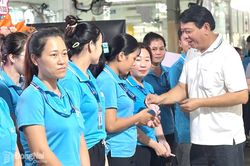 Chăm lo thiết thực cho lao động nữ