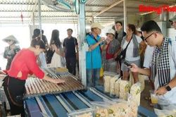Giữ nghề bánh kẹo truyền thống ở cồn Thới Sơn