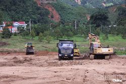 Vận động người dân tạo điều kiện thi công tuyến ống cấp nước tại xã Bác Ái Tây