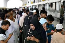 Houthi cảnh báo Mỹ sẽ phải nhận “đòn đáp trả đau đớn” nếu tham chiến tại Yemen