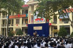 Trung đoàn 254 tuyên truyền truyền thống lực lượng vũ trang Quân khu 2 cho hơn 800 học sinh