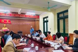 Đoàn kiểm tra, giám sát số 1 làm việc với xã Sín Chéng về công tác giảm nghèo