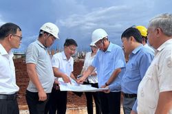 Phó Chủ tịch UBND tỉnh Nguyễn Minh kiểm tra tiến độ xây dựng các trường nội trú biên giới