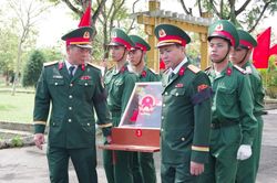 Đà Nẵng: An táng 14 hài cốt liệt sĩ vừa được quy tập
