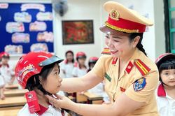 Trang bị kiến thức an toàn giao thông cho học sinh các cấp học