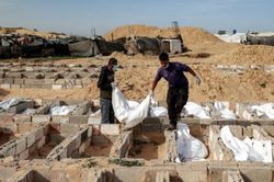 Hành trình đau khổ của người dân Gaza tìm người mất tích dưới đống đổ nát