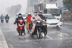 Dự báo thời tiết ngày 13/10: Miền Trung và Nam hứng mưa, nguy cơ ngập úng