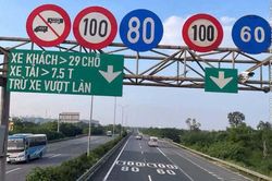 Từ 20/10, CSGT sẽ xử phạt xe 'rùa bò' bám làn trái trên cao tốc Cầu Giẽ - Cao Bồ