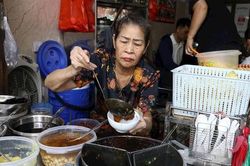 Xôi chè Hà Nội: Nốt trầm níu giữ nhịp thời gian