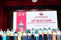 Phường Kim Liên trao Huy hiệu Đảng tặng 488 đảng viên
