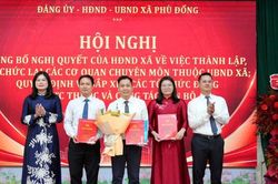 Xã Phù Đổng công bố các quyết định về công tác cán bộ tại 5 phòng chuyên môn