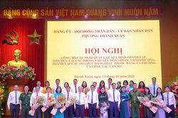 Phường Thanh Xuân công bố quyết định thành lập, tổ chức lại các phòng chuyên môn