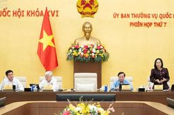 UBTVQH đề nghị hoàn thiện quy định về giá thuốc, bảo hiểm y tế