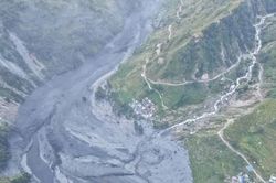Thảm kịch lũ lụt tại Nepal: Nhiều tuyến đường bị xóa sổ, hơn 100 du khách nước ngoài mắc kẹt