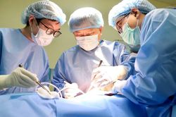 Người phụ nữ ung thư vú tự tin với vòng 1 cân đối sau ca phẫu thuật tạo hình 3 trong 1