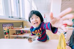 Thiệt thòi của những đứa trẻ được bao bọc quá mức