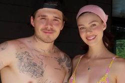 Con dâu Beckham khoe nhẫn kim cương