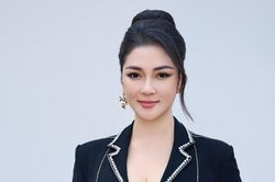 Hoa hậu Nguyễn Thị Huyền trở thành tiến sĩ ở tuổi 41