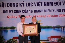 Tôn vinh kỷ lục Việt Nam đối với biểu tượng 16 bông lúa tại Bến phà II Long Đại, Quảng Trị
