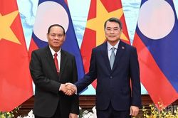 Việt Nam và Lào nỗ lực biến tinh thần 'gắn kết chiến lược' thành các công trình, dự án và lợi ích thiết thực