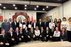 Xúc động tình cảm của thầy trò Trường 488 tại Saint Petersburg dành cho Chủ tịch Hồ Chí Minh
