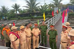 Lãnh đạo Công an TP Đà Nẵng thăm, động viên học viên lớp đào tạo, thi, cấp chứng chỉ lái xuồng máy CAND năm 2026