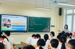 Thầy cô cùng học trò củng cố năng lực số trong dạy và học