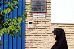 Iran triệu Đại sứ Anh, cảnh báo sẽ 'nghiêm túc xem xét lại' quan hệ song phương