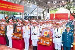 Long trọng Lễ viếng, truy điệu và an táng hài cốt các liệt sĩ quy tập tại khu vực Công viên Lê Thị Riêng