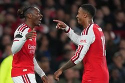 Arsenal thắng trận thứ 14 liên tiếp ở vòng bảng Champions League