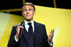 Ước mơ vực dậy nước Pháp của Tổng thống Macron sắp kết thúc trong khủng hoảng