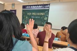 Bỏ bắt buộc họp phụ huynh 3 lần/năm: Cha mẹ muốn giảm các cuộc họp 'hình thức'