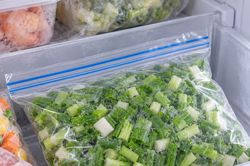 3 cách bảo quản hành lá tươi trong tủ lạnh cả tháng