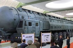 Tên lửa Hwasong-20 tốc độ Mach 22, tầm bắn 15.000 km, công nghệ MIRV, 'vũ khí hạt nhân uy lực nhất'
