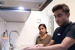 Chàng trai từng sống dưới gầm đường cao tốc, đổi đời ở tuổi 22