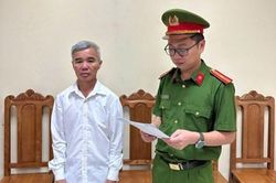 Phê chuẩn khởi tố nguyên Chủ tịch UBND xã bán đất công