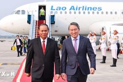 Thường trực Ban Bí thư Đảng Nhân dân Cách mạng Lào thăm chính thức Việt Nam