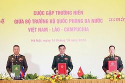 Cuộc gặp giữa Bộ trưởng Bộ Quốc phòng ba nước Việt Nam-Lào-Campuchia