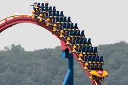 Người chơi văng khỏi tàu lượn Six Flags: Thảm kịch tại các công viên Mỹ