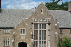 Đại học Cornell cấm tiệc hội nam sinh sau bê bối tình dục