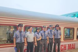 Lãnh đạo hai ngành Đường sắt, Y tế khảo sát Đoàn tàu Bạch Mai