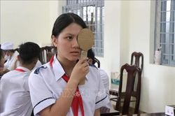 Chăm sóc sức khỏe học đường từ việc khám định kỳ miễn phí