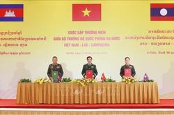 Cuộc gặp giữa Bộ trưởng Bộ Quốc phòng Việt Nam - Lào - Campuchia