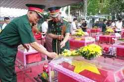 Đón các anh về trong vòng tay nhân dân