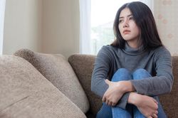 Diễn đàn tháng 10: Có những phụ nữ tự giam mình trong 'chiếc lồng son'