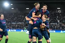 Viking tạo cú sốc khó tin, Bayern Munich ôm hận phút cuối