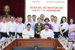 Huế và Bộ Văn hóa ký kết hợp tác phát huy di sản, phát triển công nghiệp văn hóa