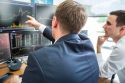 Khối ngoại tiếp tục bán ròng gần 800 tỷ đồng