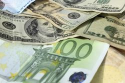 Đồng USD xuống thang từ đỉnh 18 tháng